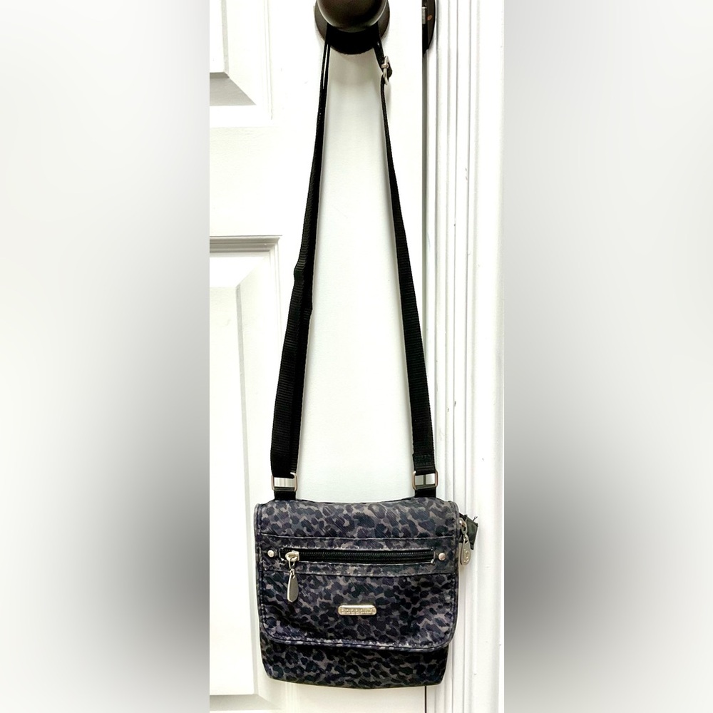 Baggallini nylon crossbody bag leopard